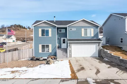 2404 Macedonia Ave SE, Mandan, ND 58554