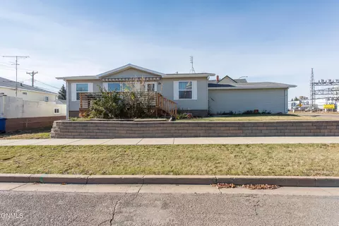 14 2nd Ave SE, Dickinson, ND 58601