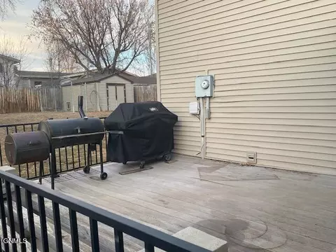 961 9th St E, Dickinson, ND 58601 photo 27
