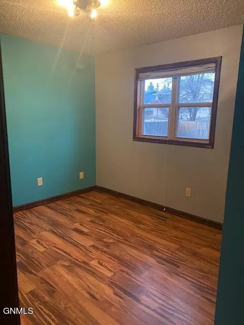 961 9th St E, Dickinson, ND 58601 photo 13