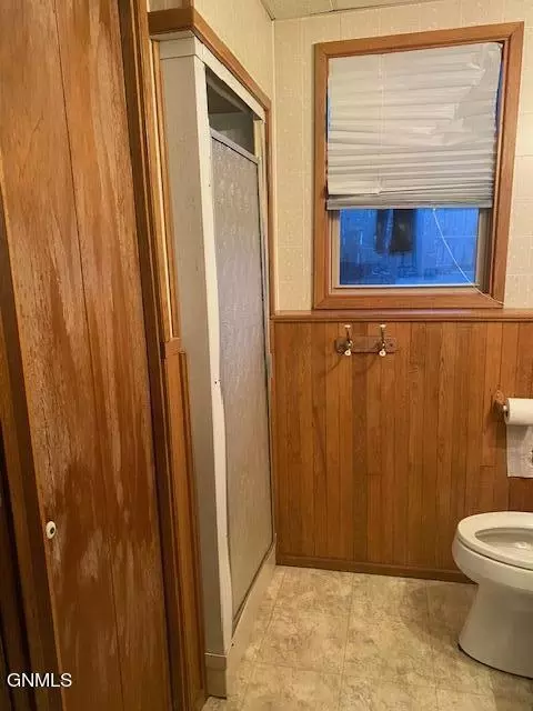 961 9th St E, Dickinson, ND 58601 photo 21