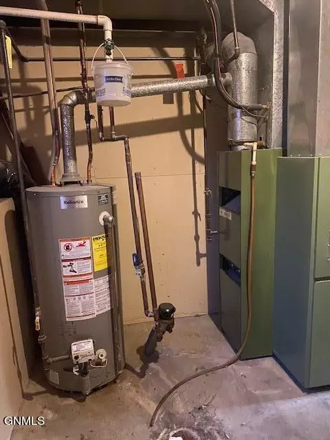 961 9th St E, Dickinson, ND 58601 photo 25