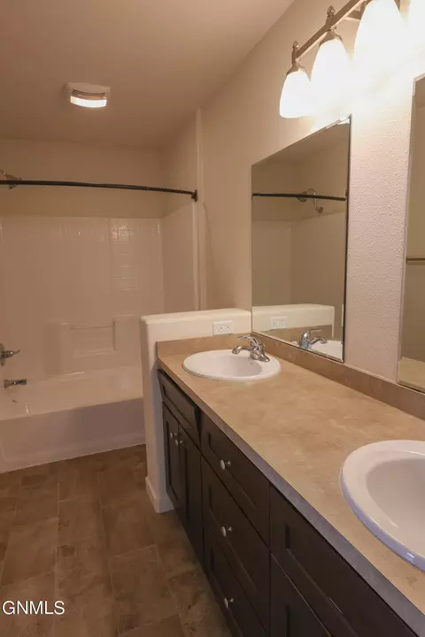 2708 28th St W, Williston, ND 58801 photo 11