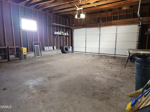 207 1st Ave SE, Scranton, ND 58653 photo 5