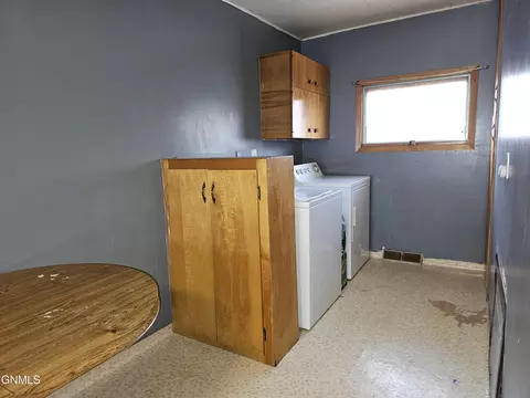 207 1st Ave SE, Scranton, ND 58653 photo 10