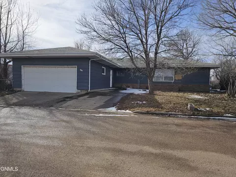 207 1st Ave SE, Scranton, ND 58653
