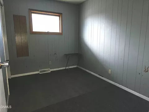 207 1st Ave SE, Scranton, ND 58653 photo 17