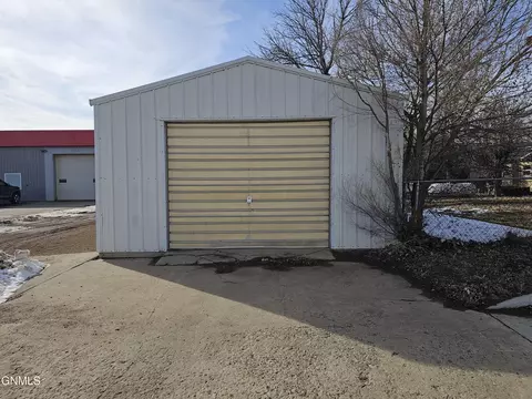 207 1st Ave SE, Scranton, ND 58653 photo 2
