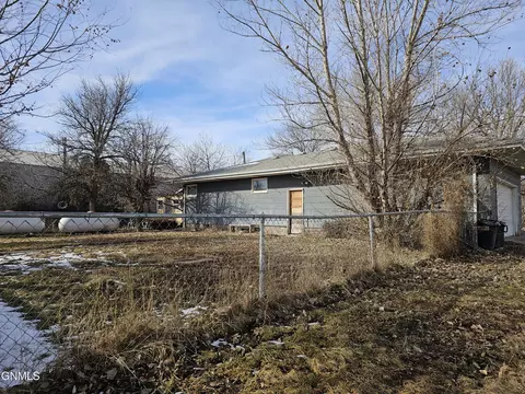 207 1st Ave SE, Scranton, ND 58653 photo 6