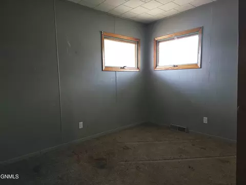207 1st Ave SE, Scranton, ND 58653 photo 18