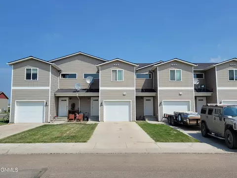 819 3rd St NW, Sidney, MT 59270