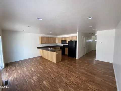 819 3rd St NW, Sidney, MT 59270 photo 3