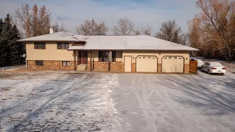 4733 Hwy 200, Hazen, ND 58545