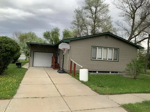 218 Grove St S, Hebron, ND 58638