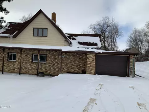 Exterior - 724 Summit Ave, Hebron, ND 58638 photo 3 of 8