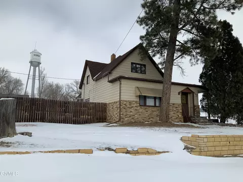 Exterior - 724 Summit Ave, Hebron, ND 58638 photo 7 of 8