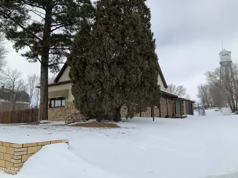 Exterior - 724 Summit Ave, Hebron, ND 58638 photo 6 of 8