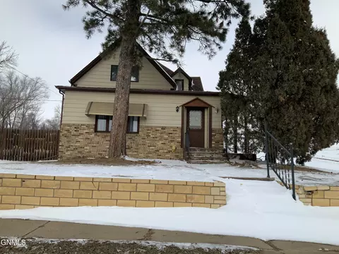 724 Summit Ave, Hebron, ND 58638
