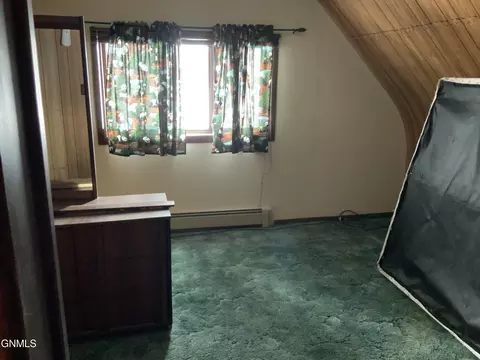 Bedroom - 724 Summit Ave, Hebron, ND 58638 photo 4 of 5