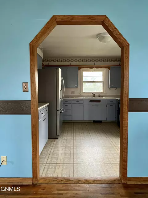 Kitchen - 820 8th Ave SE, Sidney, MT 59270 photo 1 of 3