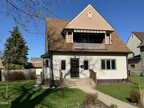 471 4th Ave NW, Valley City, ND 58072