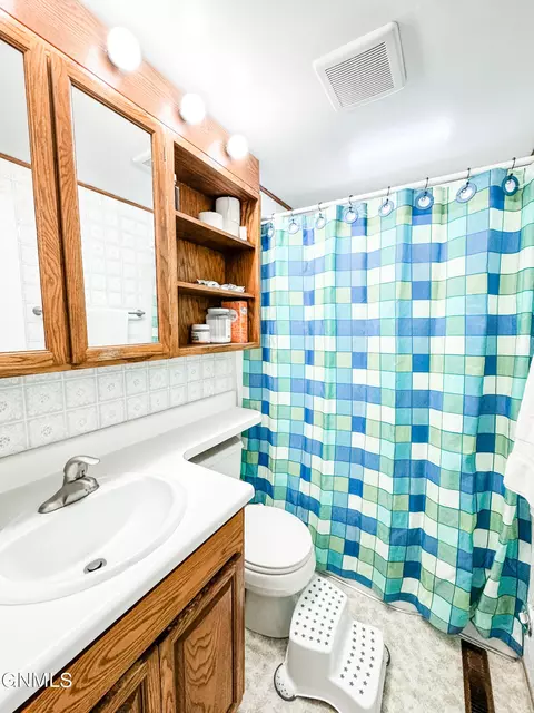 1108 5th Ave W, Williston, ND 58801 photo 10