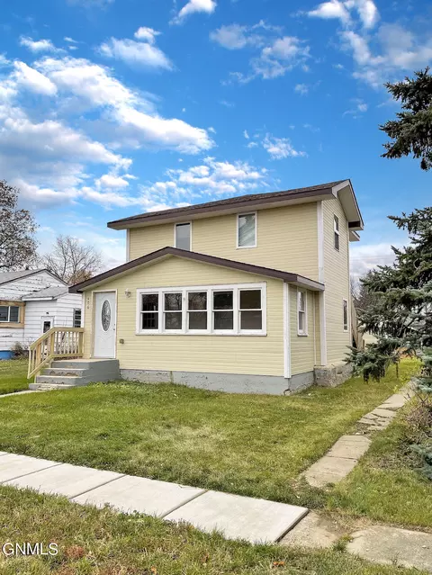 406 Hanks St, Grenora, ND 58845 photo 1