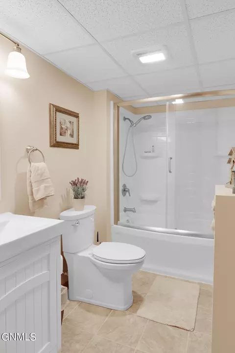 Bath - 1710 22nd St W, Williston, ND 58801 photo 4 of 4