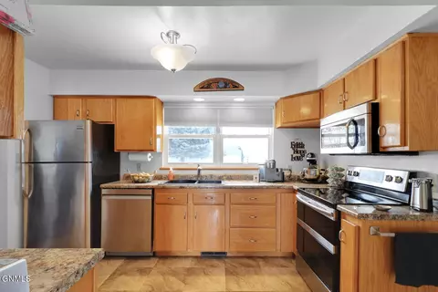 Kitchen - 1710 22nd St W, Williston, ND 58801 photo 2 of 4