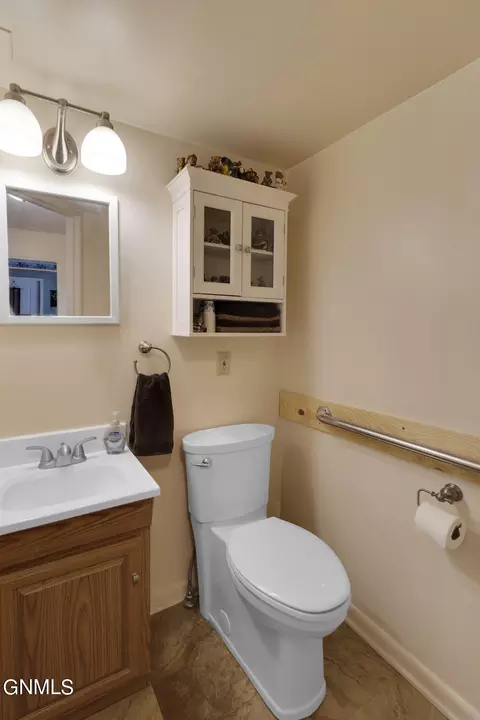 Bath - 1710 22nd St W, Williston, ND 58801 photo 1 of 4