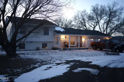 3153 111e Ave SW, Dickinson, ND 58601