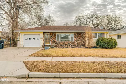 411 S 17th St, Bismarck, ND 58504