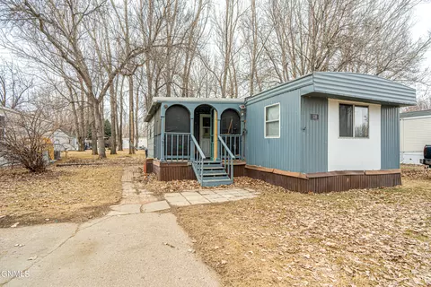 538 Sherwood Ln, Bismarck, ND 58504