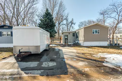 616 Dover Dr, Bismarck, ND 58504 photo 2
