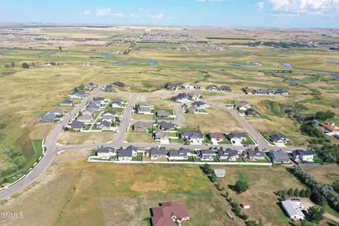 View/Area - 6812 Fairview Dr, Williston, ND 58801 photo 3 of 8