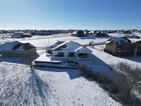 Exterior - 6812 Fairview Dr, Williston, ND 58801 photo 17 of 20