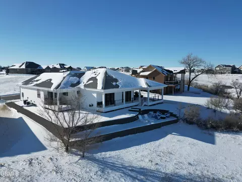 Exterior - 6812 Fairview Dr, Williston, ND 58801 photo 19 of 20