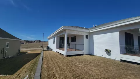 Exterior - 6812 Fairview Dr, Williston, ND 58801 photo 15 of 20