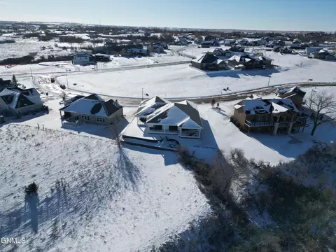 View/Area - 6812 Fairview Dr, Williston, ND 58801 photo 6 of 8