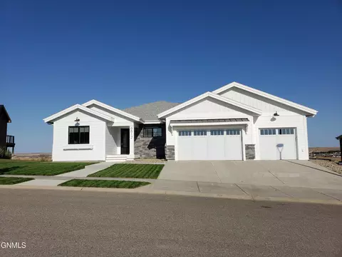 6812 Fairview Dr, Williston, ND 58801