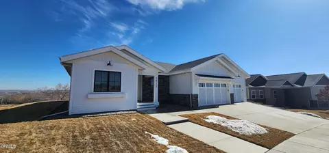 Exterior - 6812 Fairview Dr, Williston, ND 58801 photo 3 of 20