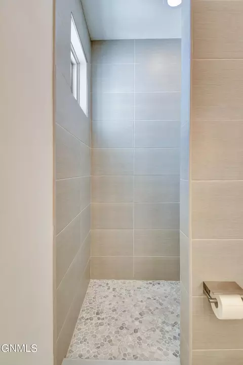 Bath - 6812 Fairview Dr, Williston, ND 58801 photo 2 of 5