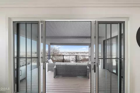 Exterior - 6812 Fairview Dr, Williston, ND 58801 photo 9 of 20