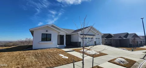 Exterior - 6812 Fairview Dr, Williston, ND 58801 photo 4 of 20