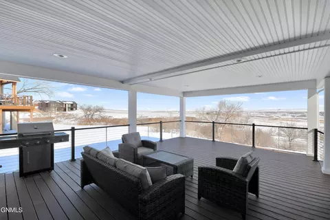 Exterior - 6812 Fairview Dr, Williston, ND 58801 photo 10 of 20