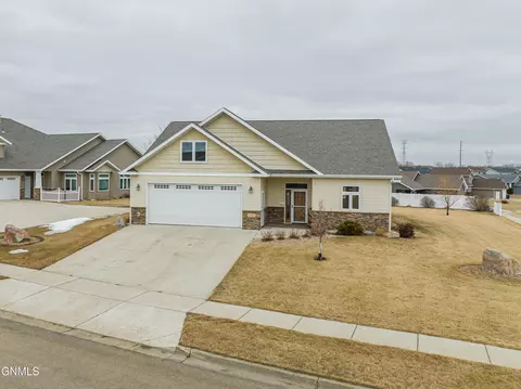 3301 Colorado Dr N, Bismarck, ND 58503