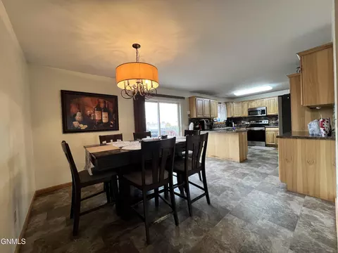 614 9th Ave SE, Stanley, ND 58784 photo 4