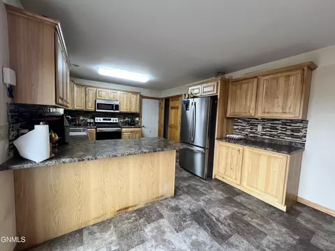 614 9th Ave SE, Stanley, ND 58784 photo 5