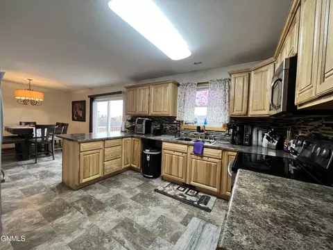 614 9th Ave SE, Stanley, ND 58784 photo 6