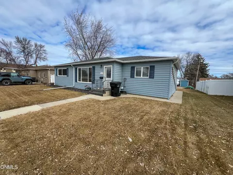 1714 9th Ave W, Williston, ND 58801